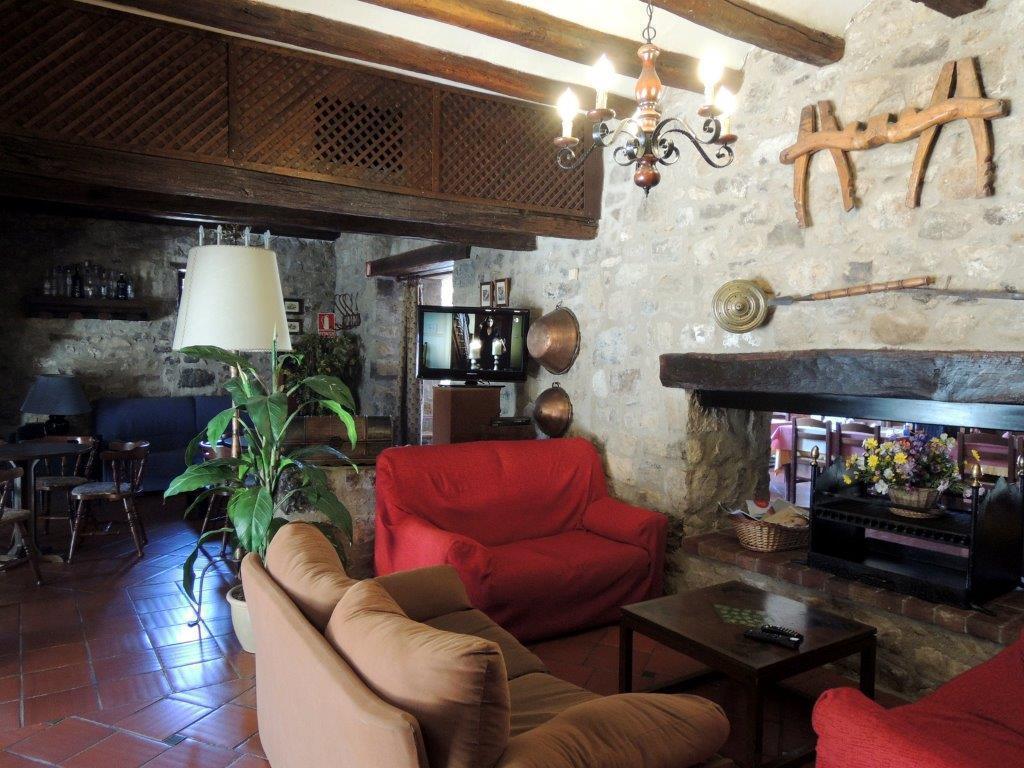 Hostal De La Rovira Oix 외부 사진