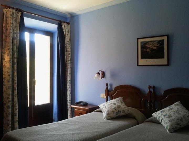 Hostal De La Rovira Oix 객실 사진