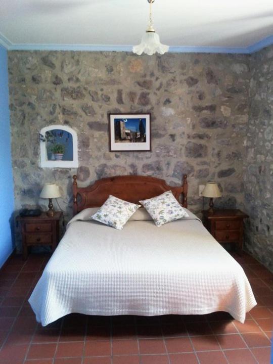 Hostal De La Rovira Oix 객실 사진
