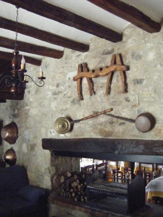 Hostal De La Rovira Oix 외부 사진