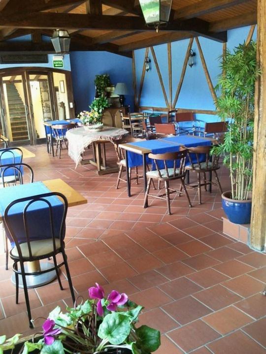 Hostal De La Rovira Oix 외부 사진