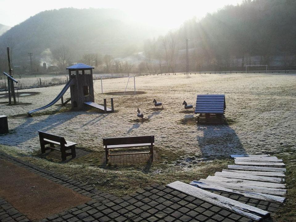 Hostal De La Rovira Oix 외부 사진
